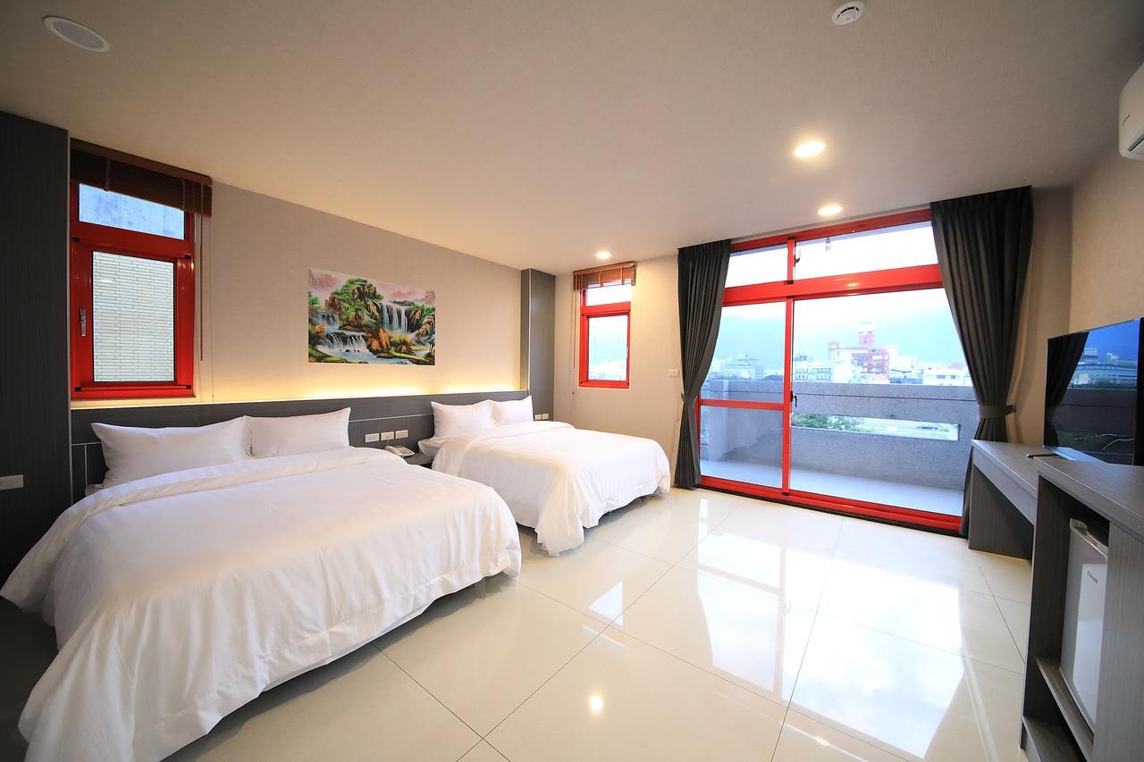 花蓮亮君經典民宿1館加2館民宿-東大門夜市-電梯包棟bright King Homestay Hualian Zewnętrze zdjęcie