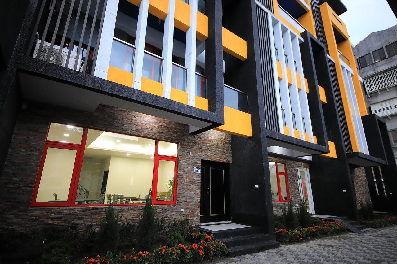 花蓮亮君經典民宿1館加2館民宿-東大門夜市-電梯包棟bright King Homestay Hualian Zewnętrze zdjęcie