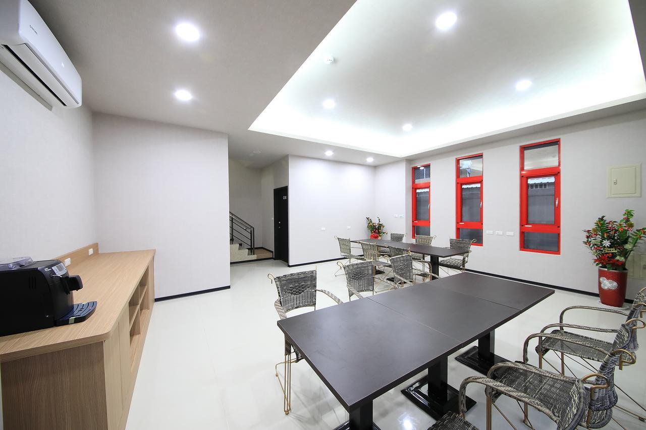 花蓮亮君經典民宿1館加2館民宿-東大門夜市-電梯包棟bright King Homestay Hualian Zewnętrze zdjęcie