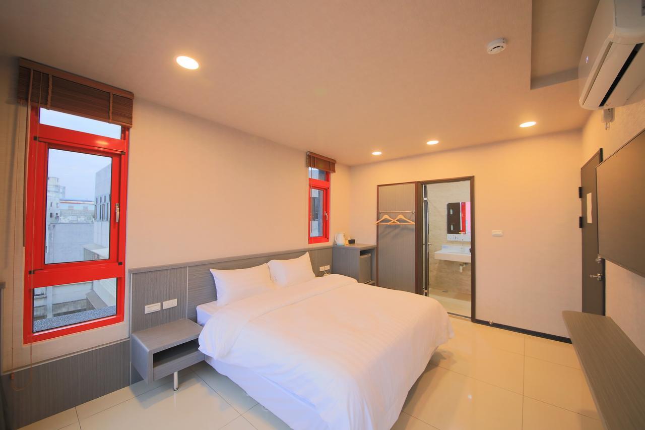 花蓮亮君經典民宿1館加2館民宿-東大門夜市-電梯包棟bright King Homestay Hualian Zewnętrze zdjęcie