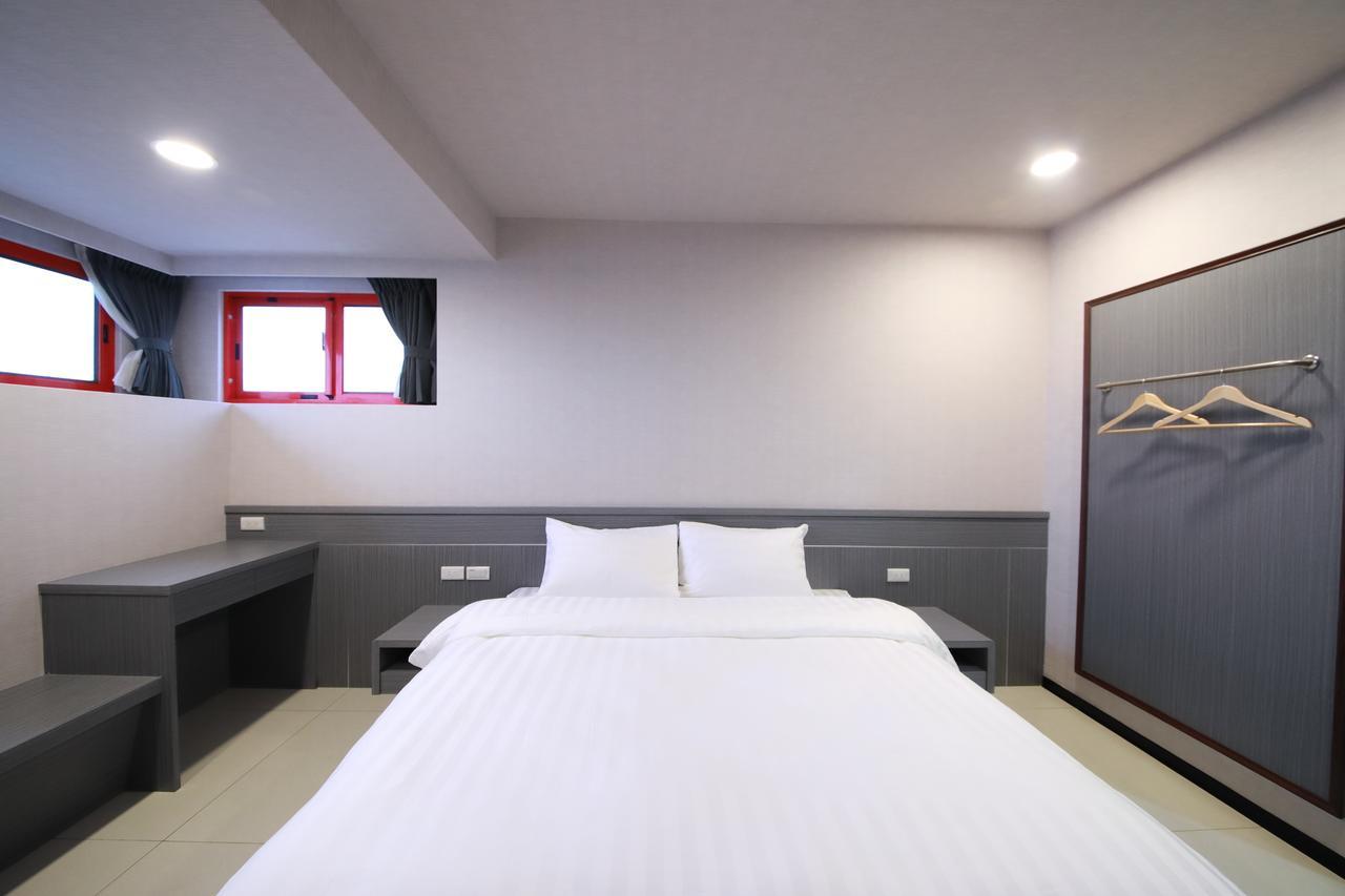 花蓮亮君經典民宿1館加2館民宿-東大門夜市-電梯包棟bright King Homestay Hualian Zewnętrze zdjęcie