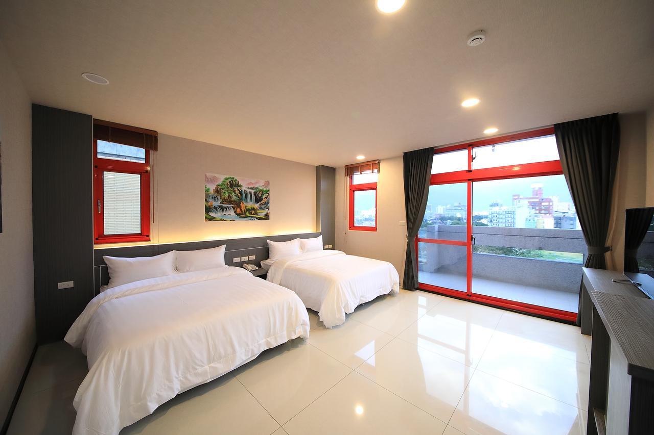 花蓮亮君經典民宿1館加2館民宿-東大門夜市-電梯包棟bright King Homestay Hualian Zewnętrze zdjęcie