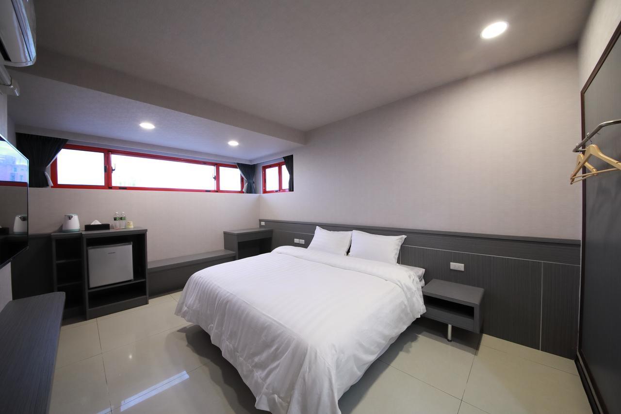 花蓮亮君經典民宿1館加2館民宿-東大門夜市-電梯包棟bright King Homestay Hualian Zewnętrze zdjęcie