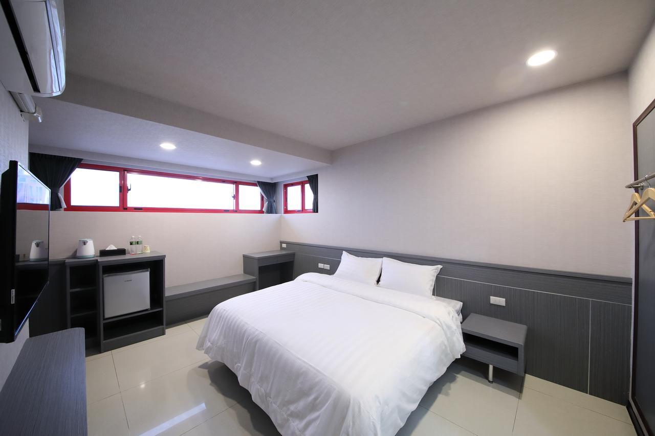 花蓮亮君經典民宿1館加2館民宿-東大門夜市-電梯包棟bright King Homestay Hualian Zewnętrze zdjęcie